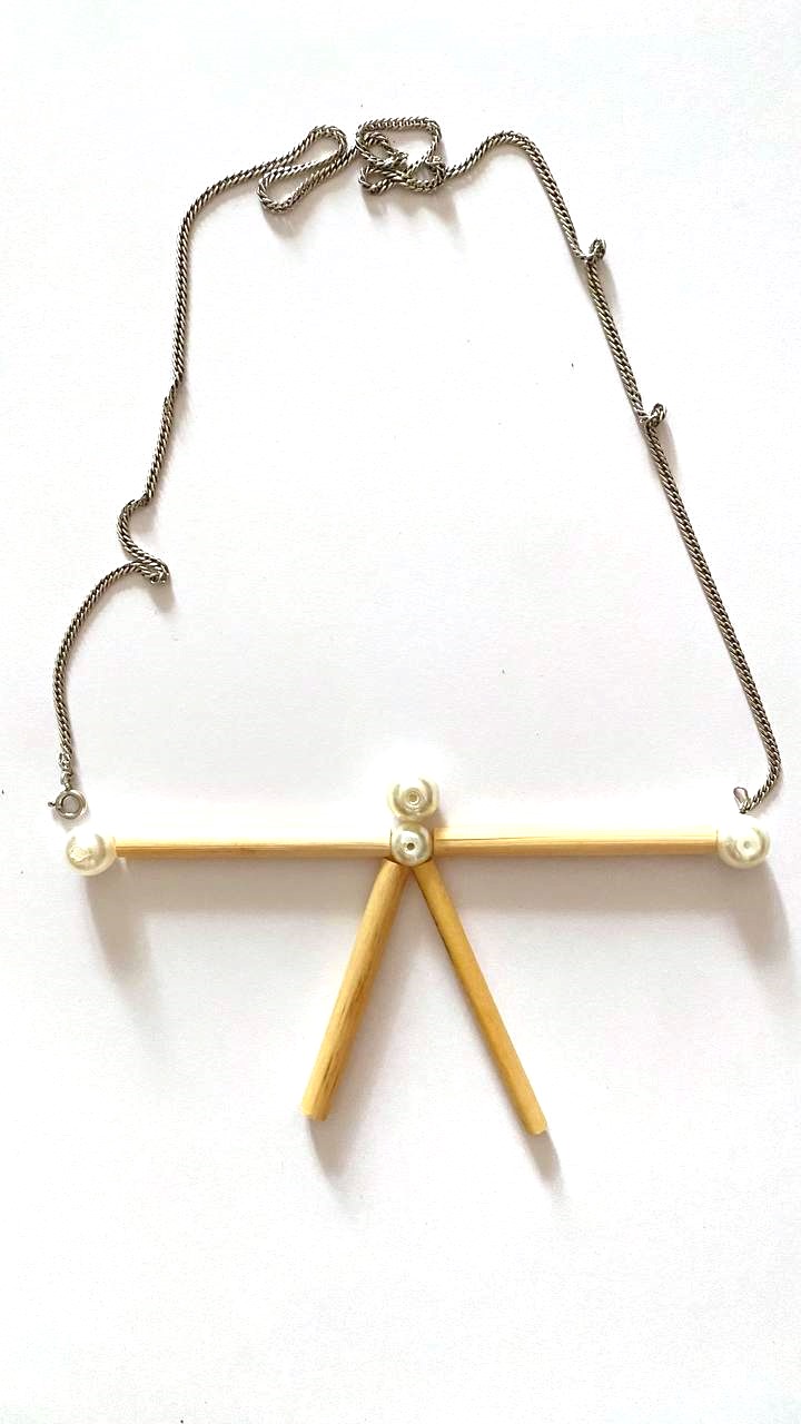 Antenna necklace