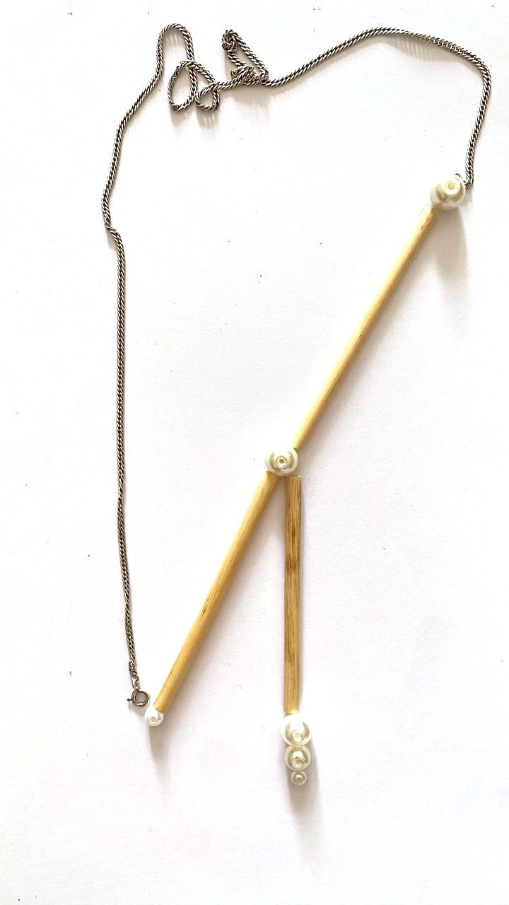 Diagonal necklace